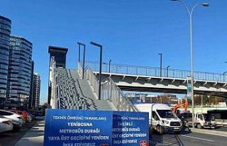 Metrobüste Topkapı - Küçükçekmece arası 16...