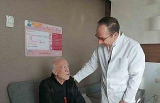 Midesi ve yemek borusunun yarısı alındı, hayata...