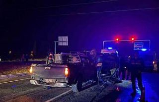 Muğla’da feci kaza... Kavşakta 2 araç çarpıştı:...