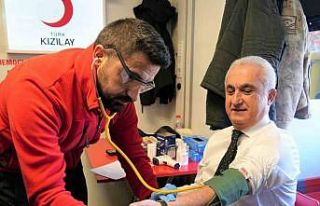 Muş Valisi Çakır’dan kan bağışı kampanyasına...