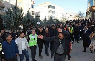 Nizip Belediyesi işçileri, zamlı maaşlarını...
