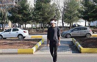 Öğrenciler gözleri kapalı yürüdü, ’sarı...