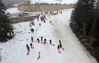 Öğrenciler okul stresini Ilgaz Dağı’nda kızakla...