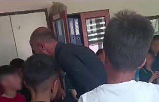 Okul müdürü öğrencilere şiddet uyguladığı...