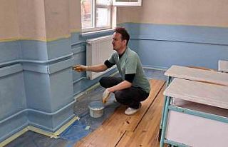 Okul müdürü ve yardımcısı okulu boyadı