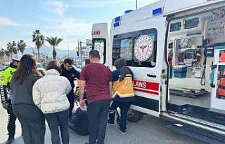 Okul servis aracıyla motosiklet çarpıştı: 1 yaralı