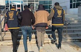 Okul servisiyle gelerek klima çalan 2 şüpheli yakalandı