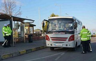 Ordu’da ayakta yolcu taşıyan dolmuş sürücüleri...