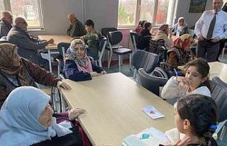 Ortaokul öğrencilerinden huzurevine ziyaret