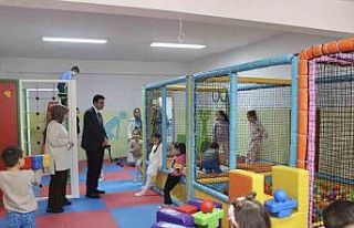 Osmaneli Kaymakamı Kılıç minik öğrencilerin...