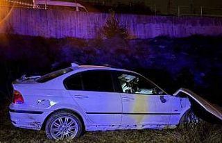 Otomobil şarampole uçtu: 2 yaralı