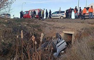 Otomobil sulama kanalına devrildi: 3 yaralı