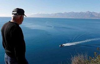 Otomobiliyle falezlerden düşen genç için su altı...