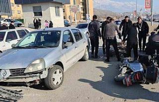 Otomobille çarpışan motosikletin sürücüsü ağır...