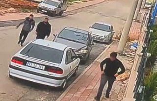 Otomobille gelip elektrikli bisiklet çaldılar: O...