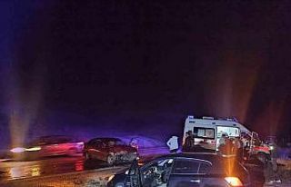 Otomobillerin kafa kafaya çarpıştığı kazada...