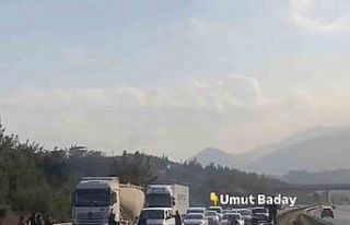 Otoyolu kapatarak yarış yapan motorculara 523 bin...