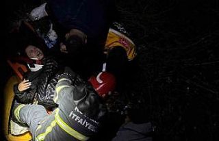 Özçekim yapmak isterken düşen genç kadın böyle...