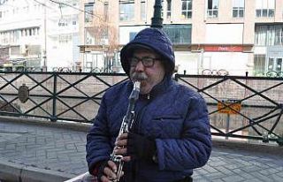 (ÖZEL) Soğuk, kar, yağmur demeden yıllardır sokakta...