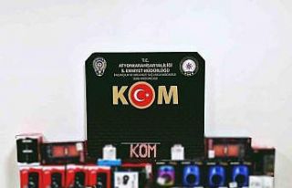Polis çok sayıda kaçak elektronik ürün ele geçirdi