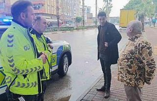 Polis ekibi kazazedeleri ATM başında pazarlık yaparken...