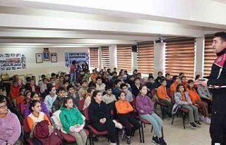 Polis ekipleri bu sefer ilkokul öğrencileriyle buluştu