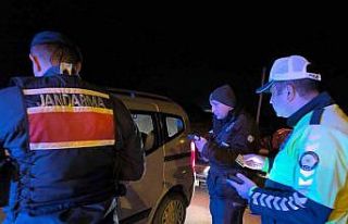 Polis ve jandarma denetimlerini günün ilk ışıklarına...