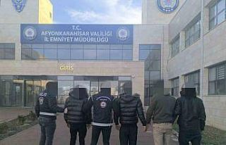 Polisin yaptığı 4 düzensiz göçmen operasyonunda...