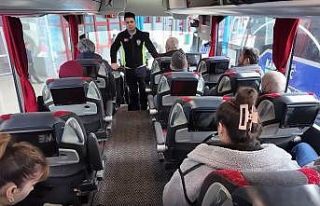 Polisten yolculara emniyet kemeri uyarısı