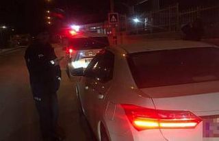 Polisten yurtlar önünde sıkı denetim