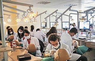 Rektör Hacımüftüoğlu: Diş hekimliği eğitimine...