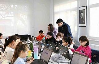 Robotik kodlama ile çocuklar geleceğe hazırlanıyor