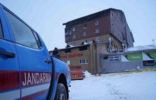 Sadece o oteldeki yangın merdiveni içeride