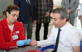 Sağlık İl Müdürü Bedir’den kan bağışı...