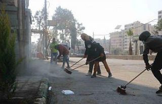 Şam sokaklarında gönüllüler tarafından temizlik...