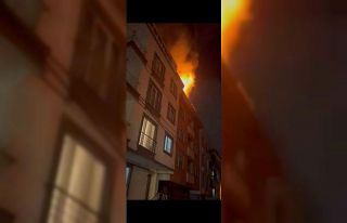 Sancaktepe’de 3 katlı binanın çatısında korkutan...