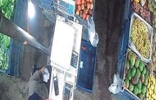 Şanlıurfa’da bir şahsın marketten para çalma...