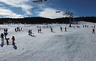 Sarıkamış kayak severlerin gözdesi olmaya devam...