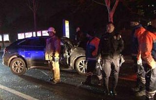 Sarıyer’de kontrolden çıkan otomobil, ışıklarda...