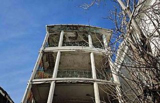 Sarıyer’de yıkılma tehlikesi olan asırlık bina...