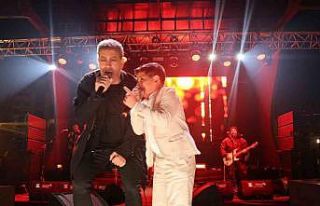 Şarkıcıları aratmayan performansıyla herkesi...