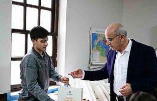 Semt konaklarında okuyan öğrencilere kitap desteği