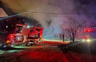 Ses sistemi üzerine faaliyet gösteren fabrika küle...