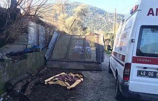 Seydikemer’de kum eleğinin altında kalarak can...