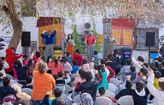 Seyhan’da sokakta tiyatro