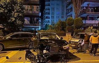 Seyir halindeyken bir başka araca çarpıp kaçtı,...