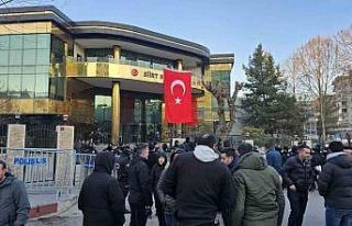 Siirt Belediyesi binasına kayyum kararı sonrası...
