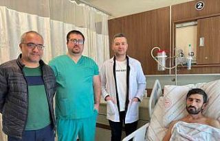 Siirt’te 8’inci kattan düşen işçi hayata tutundu