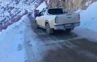 Siirt’te köy yollarında tuzlama çalışması...