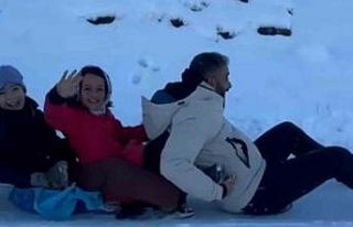 Siirt’te öğrenci ve öğretmenlerin kar keyfi